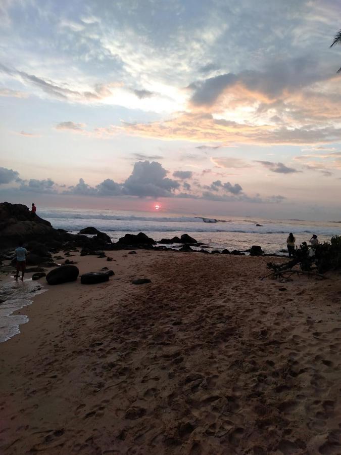 Near Beach Rest Unawatuna Eksteriør bilde